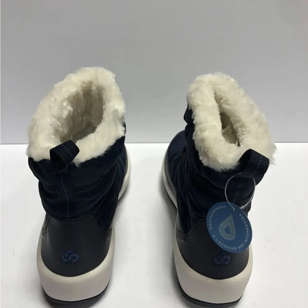Clarks Women’s Step North Frost Snow Boot Blue Size 6.5 M